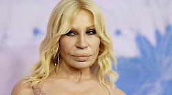 Donatella Versace alla sfilata Uomo di Dior, ecco perché era tra gli invitati