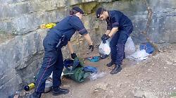 Terni, blitz dei carabinieri nei boschi tra Marmore e Piediluco a caccia dei covi degli spacciatori di droga