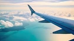 Stop a prezzo extra per bagaglio a mano, sarà incluso nel biglietto aereo. Le low cost: "Rischio aumenti"