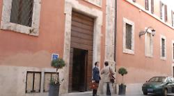 Il dress code del tribunale di Spoleto: stop a bermuda e ciabatte all'interno del palazzo di Giustizia