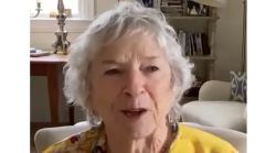 A Frances Mayes la cittadinanza italiana, cerimonia in Comune per il conferimento alla scrittrice di Under the Tuscan sun