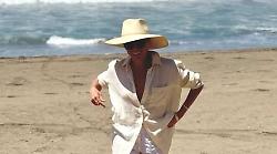La spiaggia, la musica di Will Smith e Harry dietro la camera: Meghan Markle torna a colpire su Instagram