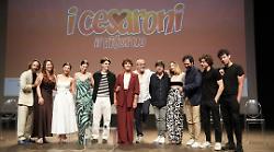 I Cesaroni 7, assente Max Tortora nei panni di Ezio Masetti: le dichiarazioni di Claudio Amendola e la replica di Sofia Ricci. Ecco cosa sappiamo sulla reunion 