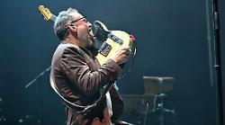 Brunori Sas in concerto a Torino: esibizioni alla vecchia maniera. "In Calabria sono un eroe". Ecco la scaletta