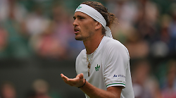 La crisi di Zverev dopo l'eliminazione a Wimbledon: "Mi sento solo e non provo alcuna gioia. Sto considerando di andare in terapia"