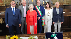 Frances Mayes ha firmato: è cittadina italiana. "Le nuvole, le albe e 35 anni fa scelsi Bramasole"