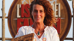 Cristina Plevani, dopo il Grande Fratello vince l'Isola dei Famosi: da bagnina a regina dei reality, chi è. Un messaggio inatteso e il ricordo di Taricone: "Scioccata dalla sua morte, lo penso sempre"