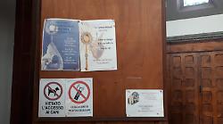 Arezzo, parroco allontana cane al guinzaglio durante la messa. "Non sanno fare il segno della Croce"