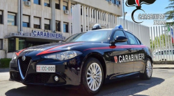 Terni, minaccia dipendente di un autonoleggio con un coltello rudimentale, lavoratore arrestato per rapina aggravata