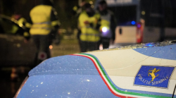 Sportelli dell'auto imbottiti di cocaina e soldi: arrestato dalla polizia stradale in A1