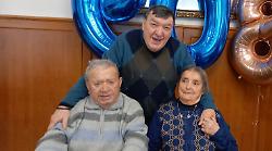 Settant'anni di puro amore per Ilario e Adalcisa: la coppia che ha dedicato la vita al figlio con disabilità festeggia le nozze di titanio