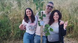 Folignati adottano 200 piante, l'iniziativa di Legambiente: in tanti in lista d'attesa per le prossime piantumazioni