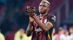 Osimhen, può essere la giornata decisiva per il trasferimento: summit di Napoli e Galatasaray. Ecco quanto guadagnerà l'attaccante in caso di cessione al club turco