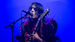 Lucio Corsi live, riviviamo la magica notte al Men/Go con le immagini