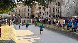 Gubbio, torna il Torneo del Fiume: si gioca a calcio come una volta 