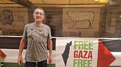 Città di Castello, ristoratore espone striscione pro Gaza e in cambio riceve lettera di minacce