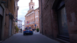 Foligno, minaccia di morte l’ex moglie e aggredisce i poliziotti con un coltello: arrestato 33enne