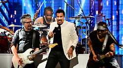 Umbria Jazz, il gran finale con Lionel Richie che fa ballare il Santa Giuliana "all night long"