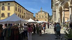 Retrò incanta ancora: il fascino dell’antico sfila tra le vie di Città di Castello con la seconda edizione estiva