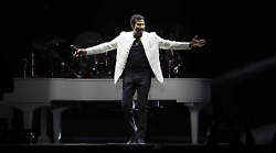 Lionel Richie conquista il Santa Giuliana nell'ultima serata di Umbria Jazz: rivivi il concerto con gli scatti migliori della serata
