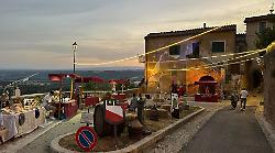 Riflettori puntati su VinOtricolando. Tre giorni di festa per l'edizione numero 12 . Punti ristoro e cantine nel borgo