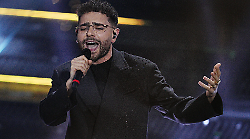 Rocco Hunt premiato al Giffoni: "A Sanremo mi avevano chiesto di non cantare in napoletano. Vorrei il festival in Campania"