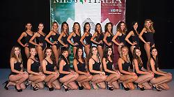 A Piediluco si accendono i riflettori sulla finale regionale di Miss Italia. Sfida a colpi di bellezza ed eleganza
