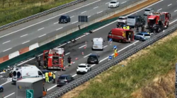 Auto in contromano, strage in autostrada: quattro morti e un ferito grave, cosa è successo. Traffico in tilt, la situazione