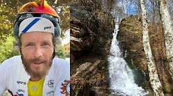 Jovanotti in bici sul Monte Fumaiolo dove nasce il Tevere: "Una volta mio padre mi portò qui"
