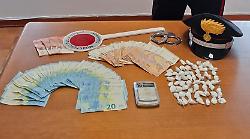 Terni, con un visto turistico e incensurato girava con l'auto a noleggio e 62 dosi di cocaina: arrestato 25enne