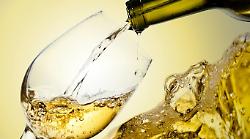Il rito del 1 agosto, bevete un bicchiere di vino bianco a digiuno. Ecco perché