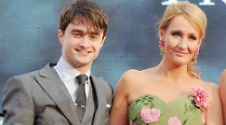 J.K. Rowling compie 60 anni, il magico compleanno condiviso con Harry Potter. Sette curiosità sull'autrice controversa 