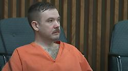 Bambino muore nella casa dell'orrore: il padre lo lascia sul divano tra rifiuti, urina e ragni velenosi. Orrore in Arizona