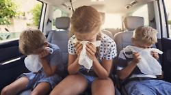 Scatta l'esodo d'agosto, i consigli del pediatra Farnetani per evitare il mal d'auto dei bambini