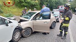 Incidente stradale sulla Flaminia a Nocera Umbra: frontale tra auto. Due feriti in ospedale