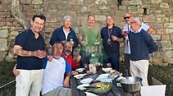 Gubbio, volontari ripuliscono le sponde del torrente Camignano: "Spirito di comunità e buona volontà"