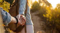 Trovare la propria anima gemella a 2000 metri di altitudine: il Mountain Tinder, un'alternativa naturale alle app di dating