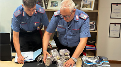 Viaggiava con 7 kg di hashish nell'auto. Arrestato 20enne