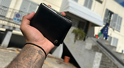 Arezzo, ritrova il borsello dopo 8 mesi e dentro c'era tutto. Restituito da un anonimo alla polizia locale