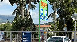 Sosta nei supermercati, cambiano le regole anche in Umbria: multe da 40 euro per chi parcheggia e non fa acquisti