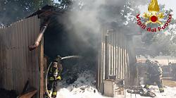 Incendio in un annesso agricolo di Fabro: il proprietario rimane ustionato per spegnere le fiamme
