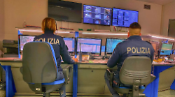 Tenta di compiere un gesto estremo: la polizia gli salva la vita 