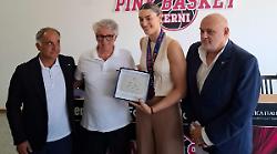 Terni abbraccia Lorela Cubaj, premio nella sede della Pink