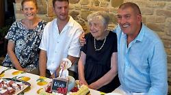 Festa grande per i 100 anni di Raffaella Gianangeli. La storica insegnante ha raggiunto il secolo di vita