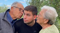 Tentativo di truffa per la nonna dell'influencer Thomas Rossini. L'allarmante telefonata: "Abbiamo rapito suo nipote"