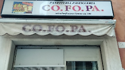 Addio a un'istituzione del Borgo Bello: ha chiuso la storica panetteria Co.fo.pa. in via Podiani a Perugia