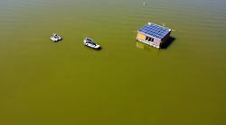 Catturati oltre 12 milioni di insetti nell'Isola B del lago Trasimeno: come funziona la struttura