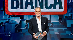 Zona Bianca in tv il 20 agosto su Rete 4. Le anticipazioni: dagli ultimi sviluppi su Garlasco al bilaterale Zelensky-Putin