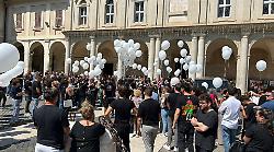 Terni, l'addio in duomo al 26enne Lorenzo Satolli con palloncini bianchi e le note di "Con te partirò" 