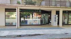 Farmacia rapinata, cittadina detective prende la targa dei malviventi e li fotografa
